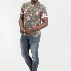 Polo pour hommes de style unique, sublimation, prix d'usine, design et logo personnalisés, t-shirts à manches courtes pour hommes imprimés par sublimation - Product Image 4