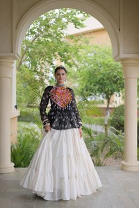 Malai Faux Georgette Magnifique travail de miroir véritable, dentelle dorée Gota Zari, longueur au sol, séchage rapide, sans plis, protection solaire - Product Image 6