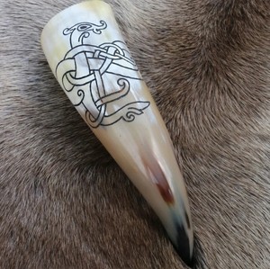 Jarra de Cuerno Natural de Alta Calidad, Taza Vikinga para Beber, Hecha a Mano con Acabado Pulido, Estilo Rústico Medieval - Product Image 1