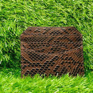 Porte-cartes en cuir texturé marron avec coutures durables pour hommes, étui minimaliste unique pour cartes de crédit, portefeuille de poche, accessoires modernes - Product Image 1