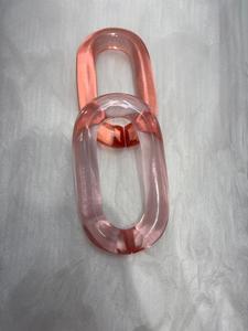Décoration murale élégante en résine peinte à la main, maillons de chaîne transparents, pour une décoration intérieure moderne et contemporaine - Product Image 3