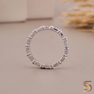Bague en or blanc 18 carats avec diamants de laboratoire, alliance éternité croisée, cadeau de bijoux fins et éthiques parfait pour les femmes - Product Image 6