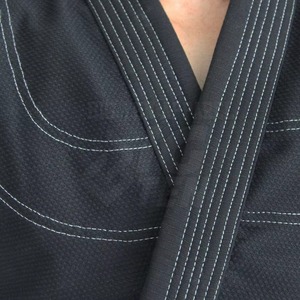 Tenue d'entraînement en coton noir pour hommes, durable, pour arts martiaux, disponible à la vente maintenant à un prix très raisonnable - Product Image 2