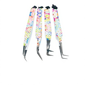 Pince à épiler pour extensions de cils avec pointe recouverte de plasma noir et motif floral, emballage en boîte cartonnée, lot de 4 pinces. - Product Image 6