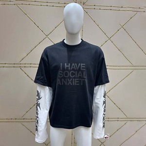 Camiseta Negra Oversize para Hombre con Estampado de Ansiedad Social, Manga Larga en Contraste, Estilo Urbano, Cuello Redondo, Jersey de Algodón, Camiseta de Manga Corta - Product Image 1