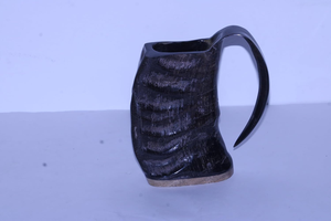 Authentique Chope à Boire Viking en Corne de Buffle Naturelle, Finition Noire Polie, Style Guerrier Nordique, Faite à la Main, pour Hydromel et Bière - Product Image 1