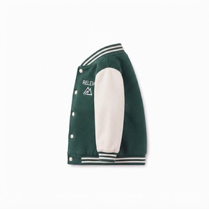 Veste universitaire Relevo verte et blanche, coupe classique, col rabattu, boutonnée sur le devant, logo brodé, style décontracté universitaire - Product Image 2