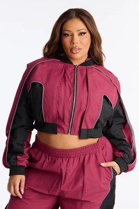 Ensemble de survêtement unisexe imperméable et léger, couleur bordeaux avec blocs de couleur, haut court à manches longues avec cordon de serrage et pantalon large, style streetwear - Product Image 4