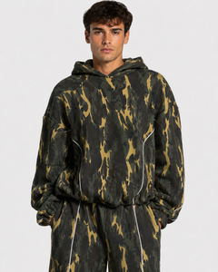 Ensemble de survêtement camouflage pour homme, coupe ample, avec détails contrastants, en molleton de coton premium, comprenant un sweat à capuche et un pantalon de survêtement à jambes larges, vente en gros - Product Image 3