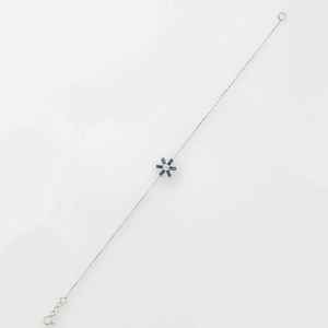 Bracelet flocon de neige en topaze bleue, chaîne délicate, bijou minimaliste d'hiver, cadeau pour elle - Product Image 3