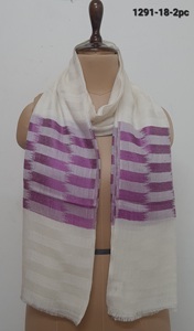 Châle ou écharpe en laine mérinos jacquard à bordure Kani - Product Image 2