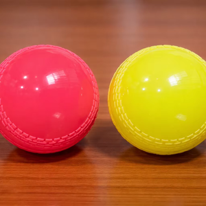 Mahaplay - Pelotas de Cricket de PVC Baratas al por Mayor para Entrenamiento, 7 cm, Logotipo Personalizado Disponible, Empaquetadas, Hechas en India - Product Image 1