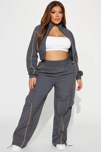 Conjunto Deportivo Impermeable Gris Unisex con Ribete Naranja, Pantalones Cargo Largos y Sudadera con Cremallera, Ropa Deportiva para Otoño - Product Image 4