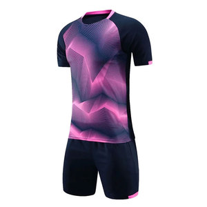 Conjunto de camisetas y pantalones cortos de fútbol ligeros, hechos con material que absorbe el sudor y con costuras reforzadas para mayor durabilidad. - Product Image 1