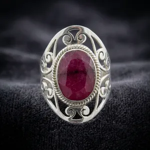 Anillo de Plata de Ley 925 con Cuarzo Rojo, Anillo de Diseño Elegante con Piedra Preciosa Natural, Joyería Vintage Hecha a Mano para Mujer - Product Image 5