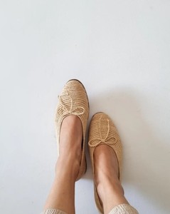 รองเท้าโลฟเฟอร์ Raffia ทำด้วยมือ: แฟลตนักบัลเล่ต์ของผู้หญิงโมร็อกโก - Product Image 1
