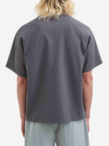 Camiseta de Manga Corta Gris para Hombre con Bolsillo con Cierre, Transpirable, de Punto, Corte Regular, Cuello Redondo, Diseño Sólido, a la Moda - Product Image 4