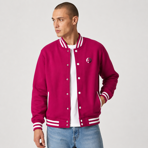 Veste varsity pour homme conçue pour un confort urbain, offrant une chaleur respirante et un style classique inspiré de l'athlétisme pour les looks décontractés au quotidien. - Product Image 1
