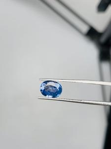 Zafiro Azul Natural de 2.05 ct, calidad exclusiva con un brillo excepcional, hermoso color, pieza hermosa para cualquier creación de joyería. - Product Image 3