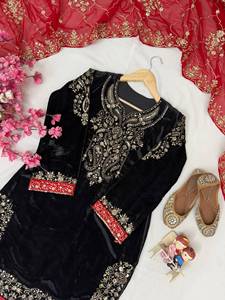 Ensemble prêt-à-porter entièrement cousu avec haut en velours brodé Zari et orné de sequins, pantalon palazzo et dupatta. - Product Image 6