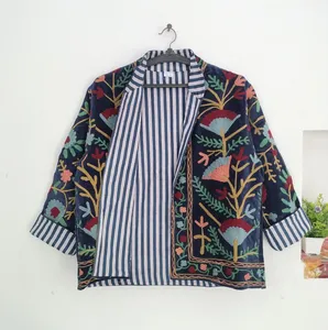 Chaqueta Boho Azul Suzani Hecha a Mano por Anayra Craft, Chaqueta de Terciopelo para Mujer con Forro de Algodón Transpirable y Bordado de Corazón - Product Image 2