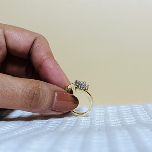 Bague minimaliste pour femme en or jaune 18 carats avec 6 diamants, motif étoile florale, taille brillant rond, style classique de luxe, cadeau de mariage ou de fiançailles - Product Image 3