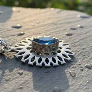 Collier et pendentif en argent allemand avec tanzanite, qualité supérieure, pour femme, style luxueux, bijoux uniques, classiques et brillants - Product Image 1