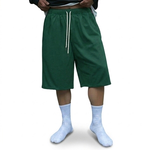 Shorts Capri en molleton épais pour hommes, coupe ample, jambe large, imprimé graphique, vente en gros - Product Image 1
