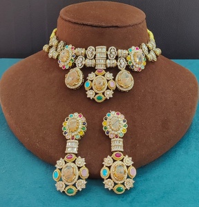 Conjunto de collar inspirado en Sabyasachi de calidad premium, diseño único y hermoso, ideal para novias, se adapta a cualquier atuendo de fiesta. - Product Image 3