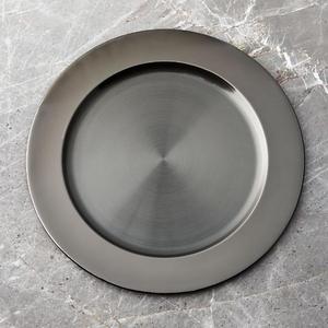 Plato base redondo plateado de 13 pulgadas con diseños personalizables, apto para contacto con alimentos, platos metálicos para suministros de restaurantes, apto para lavavajillas. - Product Image 6
