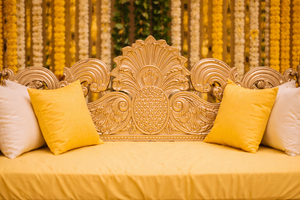 ที่นั่งจูลาที่สวยงามที่สุดสำหรับพิธีฮัลดีบนเวทีกลางแจ้ง พิธีสังเกต์บนเวทีกลางแจ้ง ชิงช้าสีทอง พิธีเมห์นดีกลางคืนบนเวที ออนจัล สหราชอาณาจักร - Product Image 4