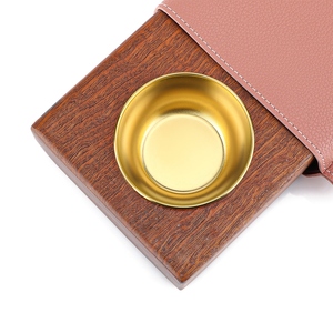 Quemador de incienso árabe de madera con un inserto de metal dorado y una correa de cuero rosa. Artículo de decoración para el hogar elegante y funcional - Product Image 3