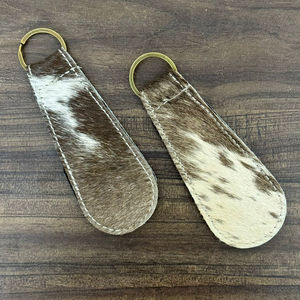 Colgador de Sombreros de Cuero Vacuno con Pelo Genuino Personalizado, Marcapáginas Magnético Multifuncional y Clip para Sombrero, Regalo de Accesorios de Viaje - Product Image 4