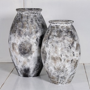 Juego de 3 Macetas Modernas Minimalistas para Interiores/Exteriores de Leo Factory, Diseño Acanalado en Fibra de Piedra Blanca Mate, Macetas para Plantas, Vietnam - Product Image 4