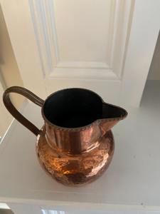 Carafe à eau en cuivre martelé avec corps large et poignée classique pour la cuisine, la salle à manger et la restauration, vente en gros depuis l'Inde - Product Image 5