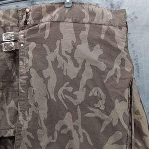 Falda Kilt Utilitaria de Camuflaje Escocesa para Hombre con Bolsillos Cargo y Cierre de Hebilla a Presión - Product Image 3