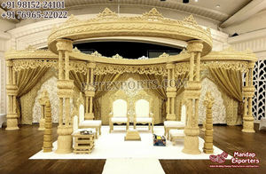 ชุดตกแต่งงานแต่งงานแบบกูร์กาฏีสุดอลังการ ชราวานี มันดาป สำหรับงานแต่งงานในอังกฤษ ภาคเหนืออินเดีย ชุดมันดาปทรงสี่เหลี่ยมสวยงาม ดีไซน์ไม้ - Product Image 4