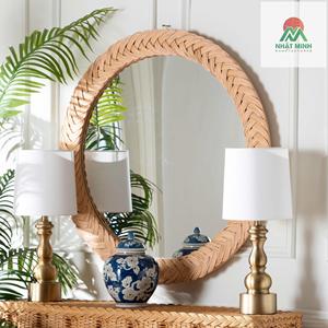 Espejos hechos con delicadas hebras de ratán crean un encantador y bohemio estilo playero con un toque ligero y aireado. - Product Image 2