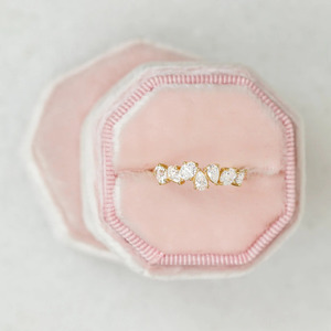 แหวนทองคำเหลืองประดับเพชรทรงลูกแพร์เจ็ดเม็ด - Product Image 5