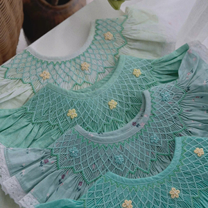 Vestido de Lino para Bebé Niña Estilo Boutique, Hecho a Mano, con Bordado Smocked, Atuendo Casual Suave, Ropa de Cumpleaños OEM de Vietnam - Product Image 1