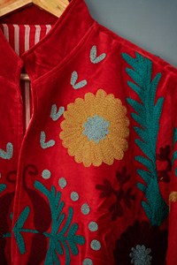 Chaqueta Blusón de Punto Rojo de Nailon con Patrón Floral de Amor Bordado a Mano, Cuello Mandarín, Manga Larga, Abrigo de Primavera para Mujer - Product Image 2