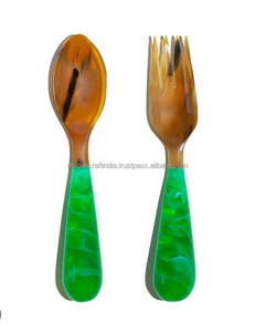 Servidores de ensalada de resina modernos de alta calidad Juegos de utensilios de cocina y utensilios de cocina Servidores de ensalada hechos a mano de La India - Product Image 1