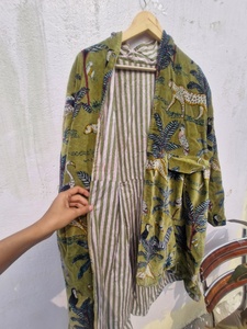 Chaqueta Kimono de Terciopelo con Estampado de Selva Verde, Abrigo Largo para Mujer, Bata de Lujo Hecha a Mano, Ropa de Abrigo de Invierno - Product Image 3