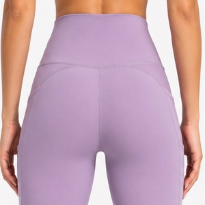Leggings de yoga personalizados para mujer, de cintura alta con paneles de malla, tela elástica, ajuste cómodo, hechos a medida para el gimnasio. - Product Image 5