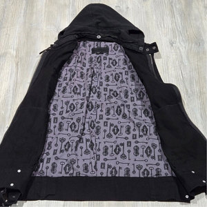 Chaleco con Capucha para Hombre 2026, Negro, Estilo Gótico Punk, con Tachuelas, Cierre de Cremallera, Algodón Resistente, Ropa Urbana, Venta al Por Mayor de Fábrica - Product Image 3