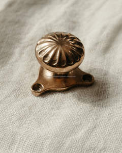 Boutons en laiton minimalistes contemporains, idéaux pour les meubles modernes, les armoires, les tiroirs et les projets de design d'intérieur élégants - Product Image 6