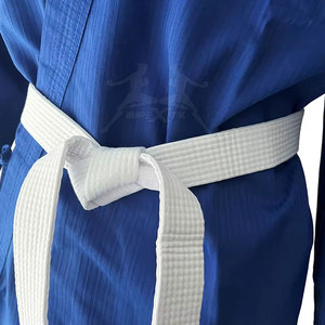 Kimono de karaté classique avec coutures renforcées et construction en tissu durable, uniforme de karaté - Product Image 5