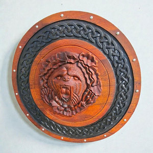 Bouclier rond en bois rustique de style viking, artisanat classique nordique fait main pour l'affichage et les costumes historiques - Product Image 3