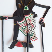 Marionnette de l'ombre Wayang Kulit Petruk en cuir indonésien artisanal, décoration de table traditionnelle javanaise, objet d'art ethnique