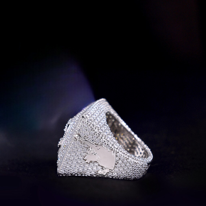 Bague de fiançailles en argent 925 avec diamant moissanite ovale et halo scintillant - Product Image 5